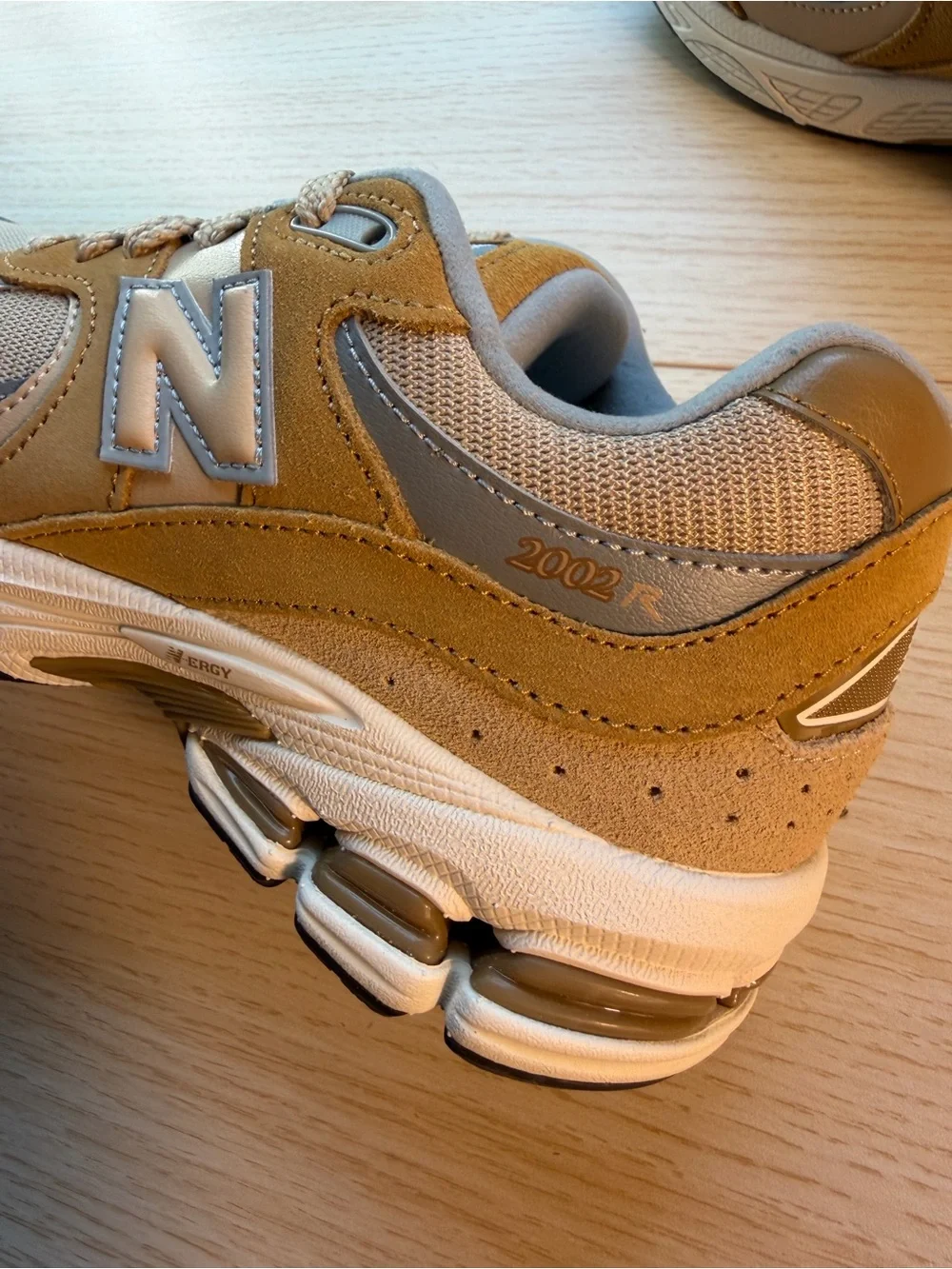 $260 RETAIL - 4.5 Men’s New Balance 2002R 